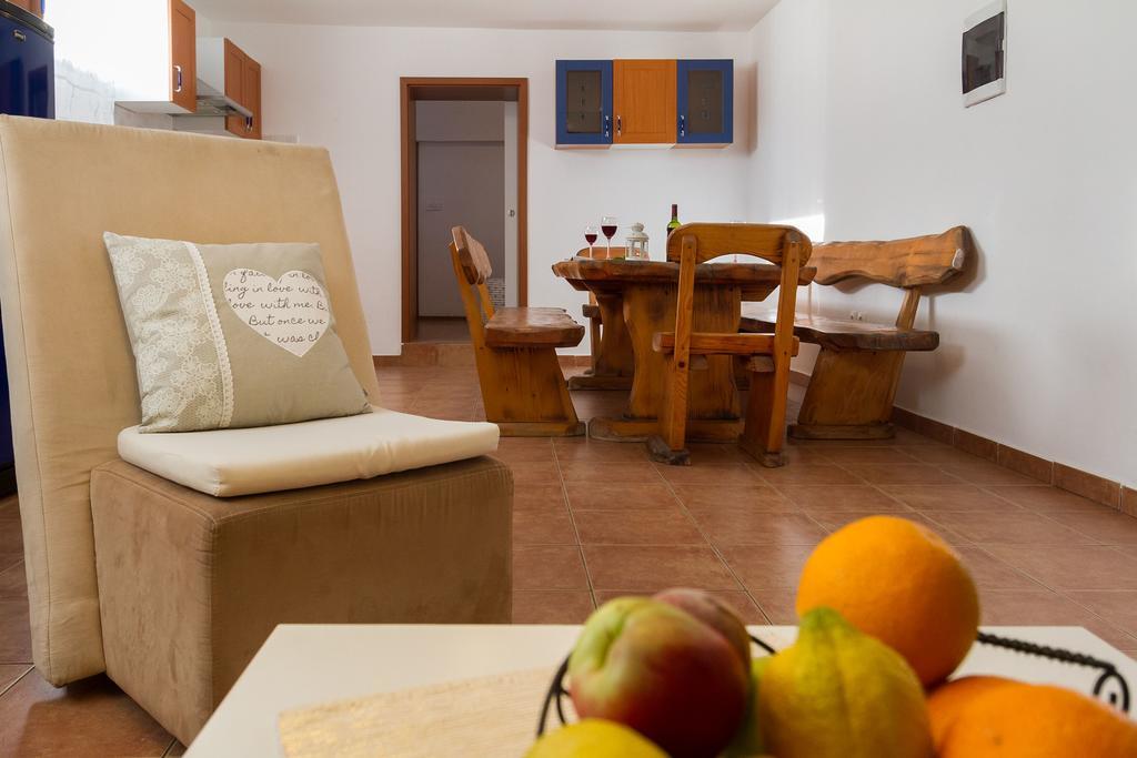 Apartmani Maksan Pakoštane エクステリア 写真
