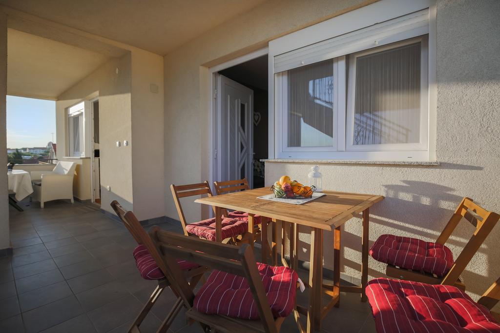 Apartmani Maksan Pakoštane エクステリア 写真