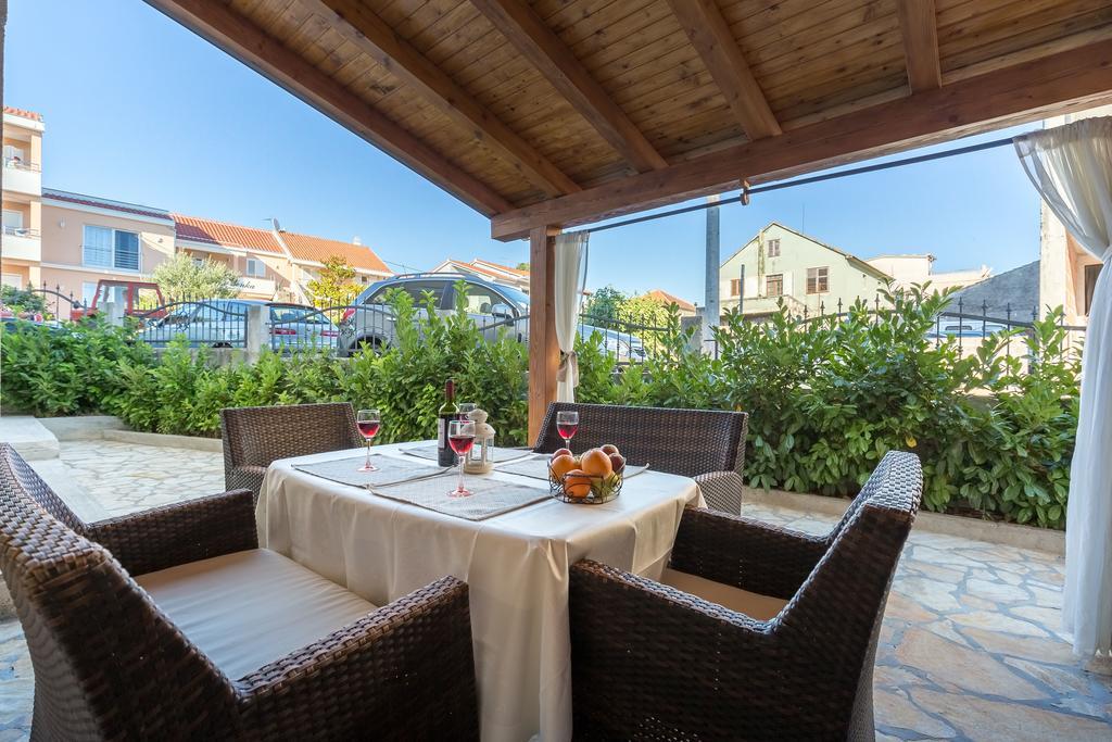 Apartmani Maksan Pakoštane エクステリア 写真