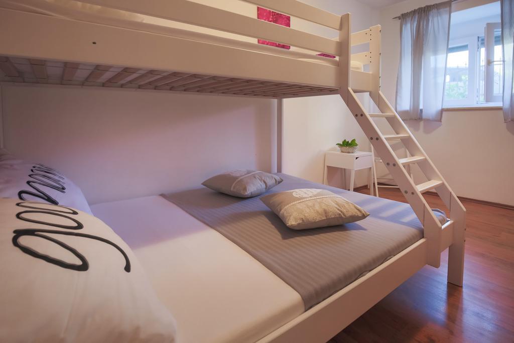 Apartmani Maksan Pakoštane エクステリア 写真