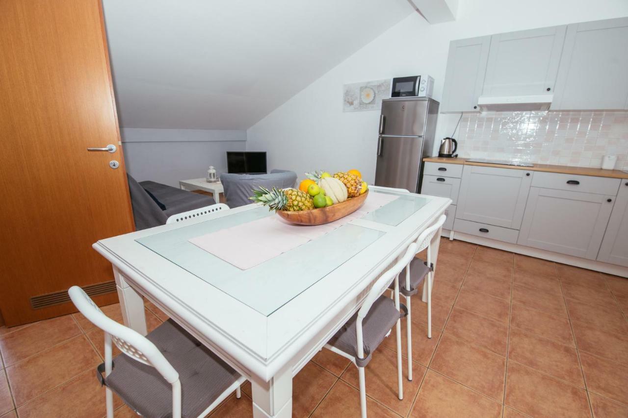 Apartmani Maksan Pakoštane エクステリア 写真