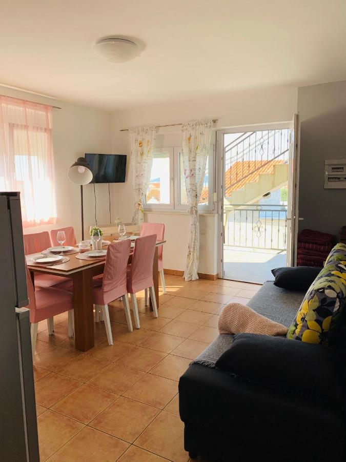 Apartmani Maksan Pakoštane エクステリア 写真